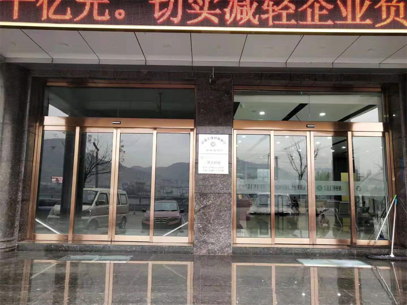 山西興縣匯澤村鎮(zhèn)銀行,斯納昂自動(dòng)門(mén),斯納昂感應(yīng)門(mén),斯納昂旋轉(zhuǎn)門(mén)